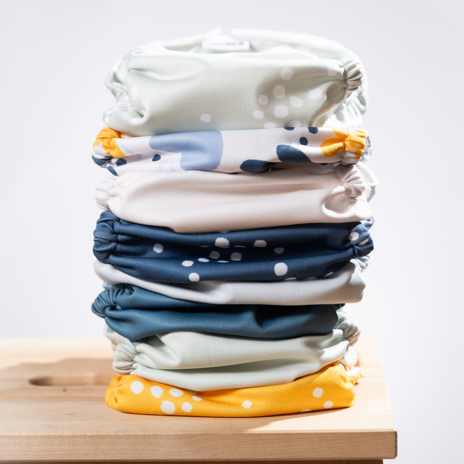 Pile de surcouches Judes couches lavables sur la table