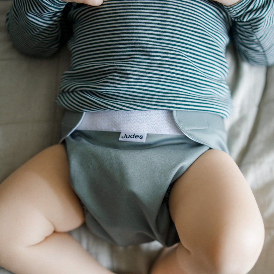 Judes Baby liegt Stoffwindel Kale grün