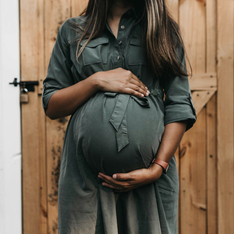 Judes grüne Schwangerschaft, Babybauch in grünem Kleid