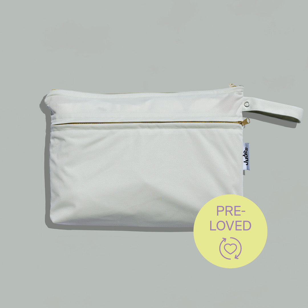 Kleine Wickeltasche pre-loved von Judes in Sage
Small wetbag pre-loved from Judes in Sage