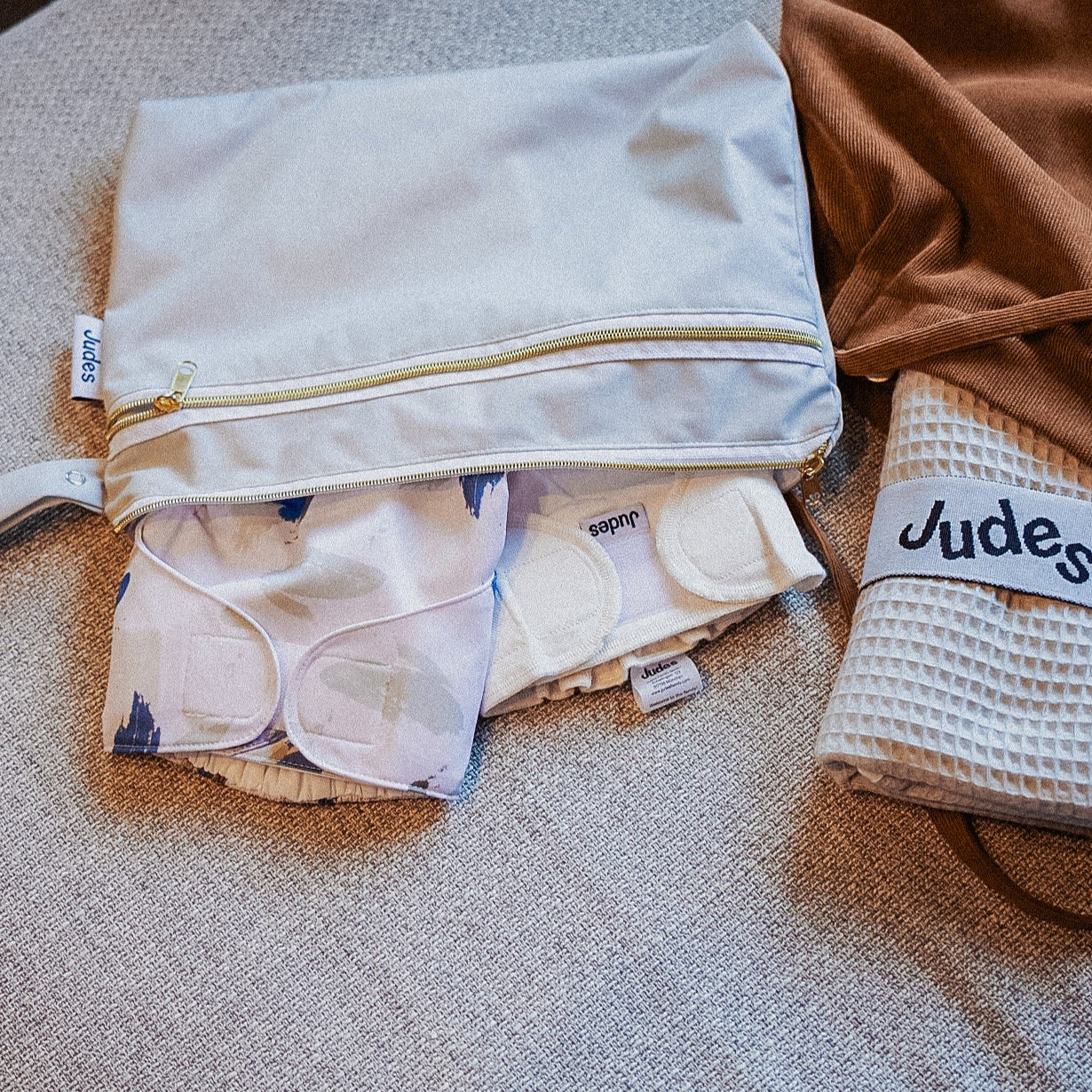 Judes kleiner Windelbeutel für Stoffwindeln.

Judes small wetbag for cloth diapers.