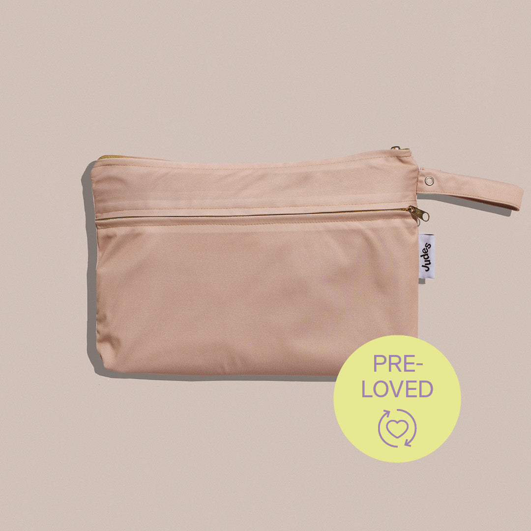 Kleine Wickeltasche pre-loved in Sand von Judes

Small wetbag pre-loved in Sand from Judes